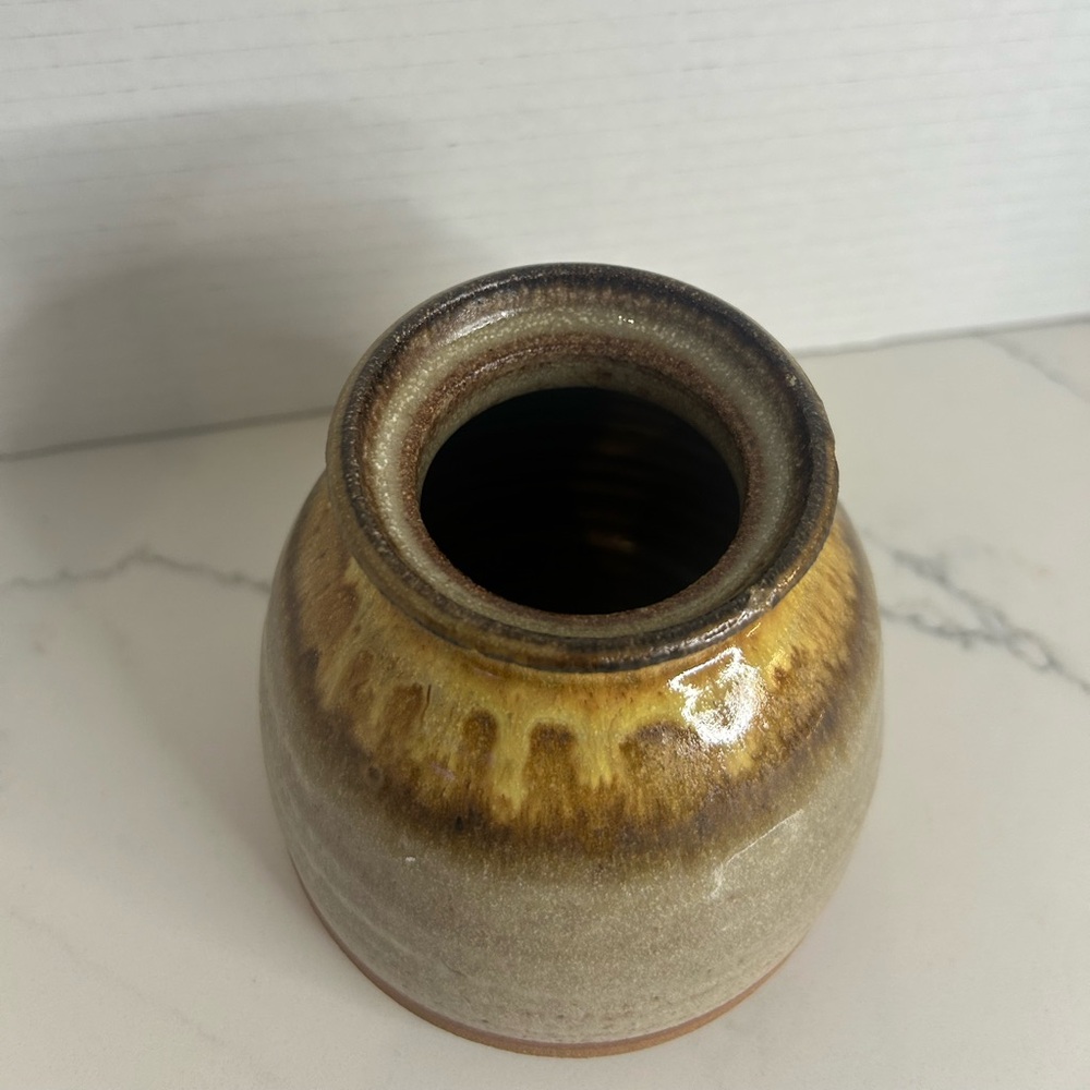 Rustic Brown and Cream Handcrafted pottery signed by artist - Picture 2 of 4